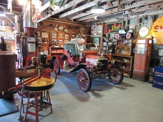 Horseless Carriage Museum